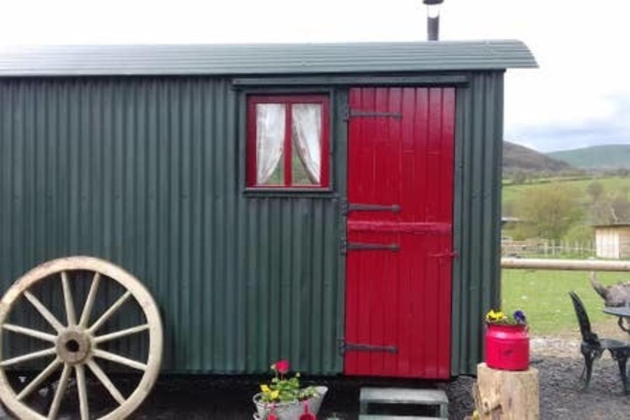 Ruby Shepherds Hut Sleeps 4 Rhayader Bagian luar foto