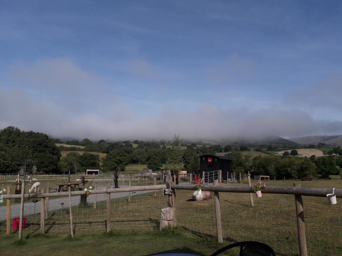 Ruby Shepherds Hut Sleeps 4 Rhayader Bagian luar foto