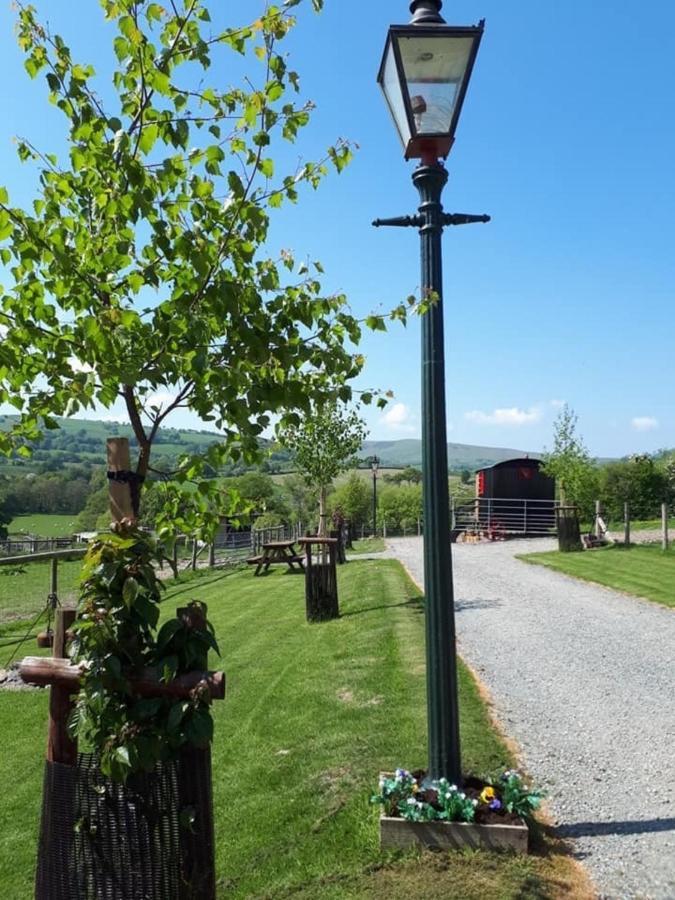 Ruby Shepherds Hut Sleeps 4 Rhayader Bagian luar foto